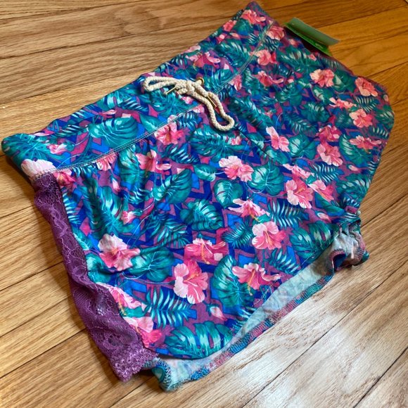 💖!! LAST CHANCE!!!
Floral shorts 🌸 - Picture 2 of 7
